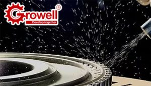 Công dụng của hạt oxit nhôm phun cát trong gia công cơ khí